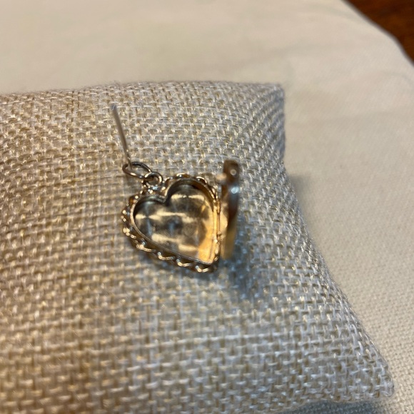 Vintage Engraved 14k Yellow Gold Filagree Hinged Heart Locket Charm Pendant - Picture 5 of 10